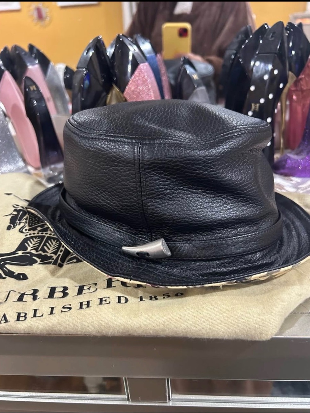 BURBERRY LONDON BLACK LEATHER HORN TOGGLE HAT – SIZE M - UNISEX